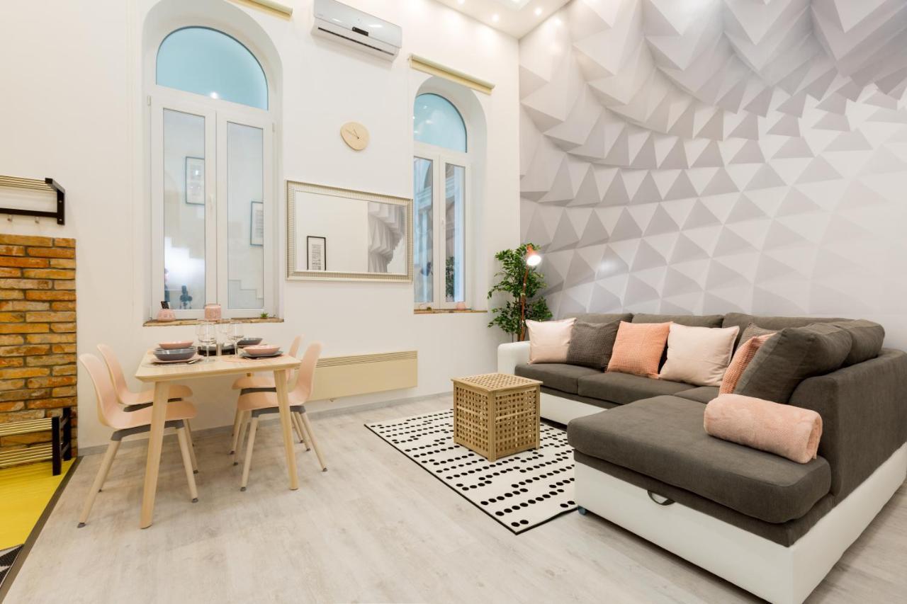 Pastel Paradise With A Ray Of Sunshine Апартаменти *